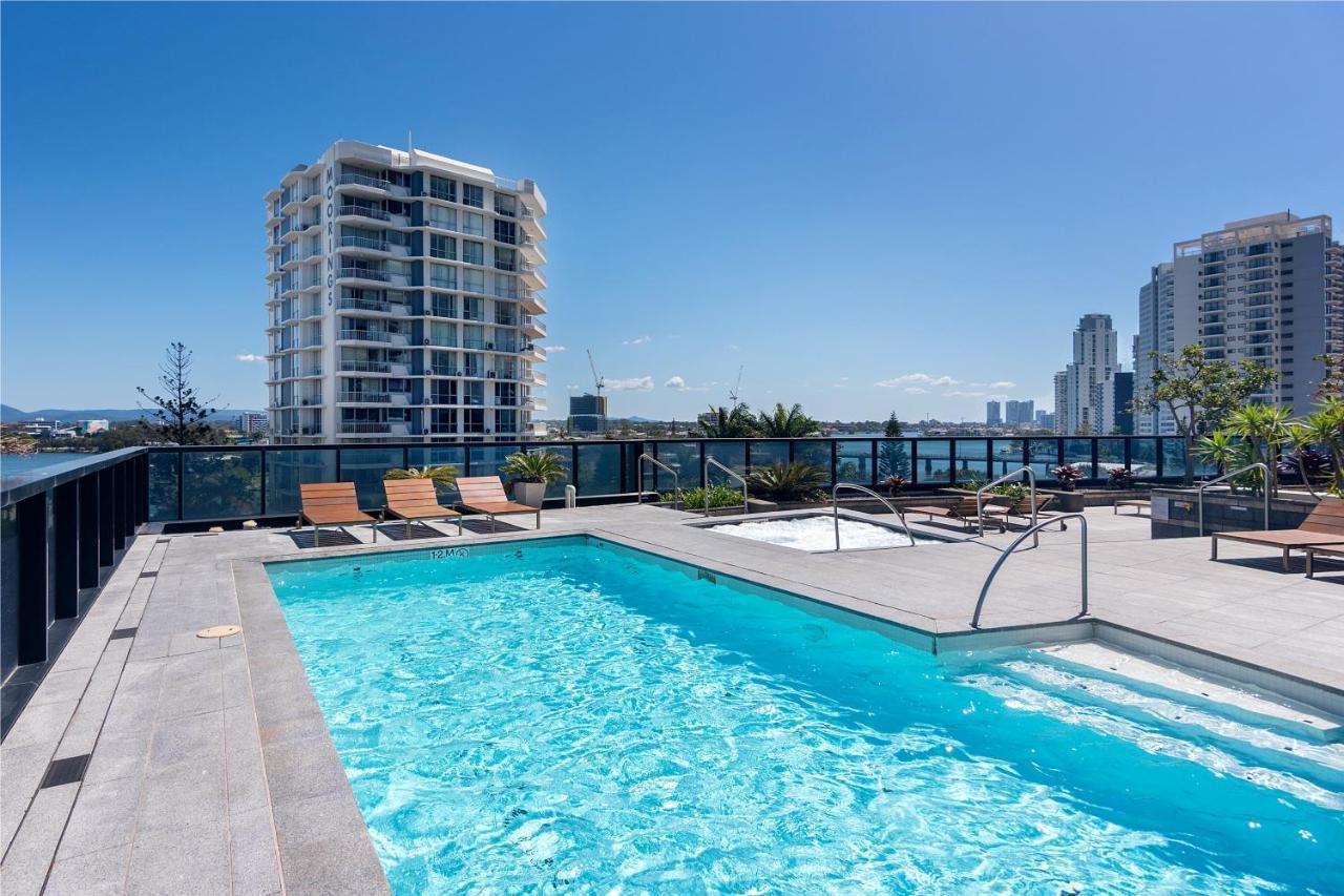 Circle On Cavill - Hosted By Coastal Letting Apartman Gold Coast Kültér fotó