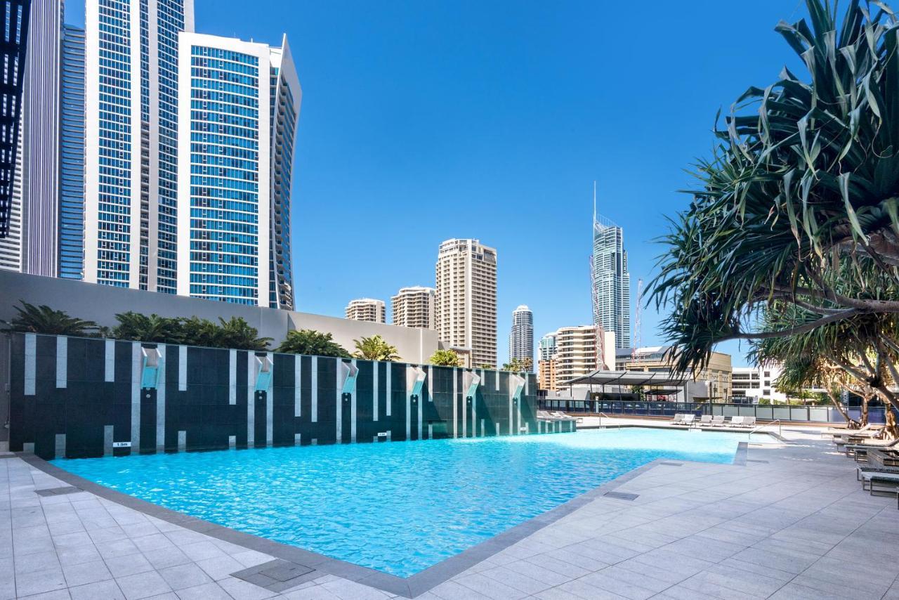 Circle On Cavill - Hosted By Coastal Letting Apartman Gold Coast Kültér fotó