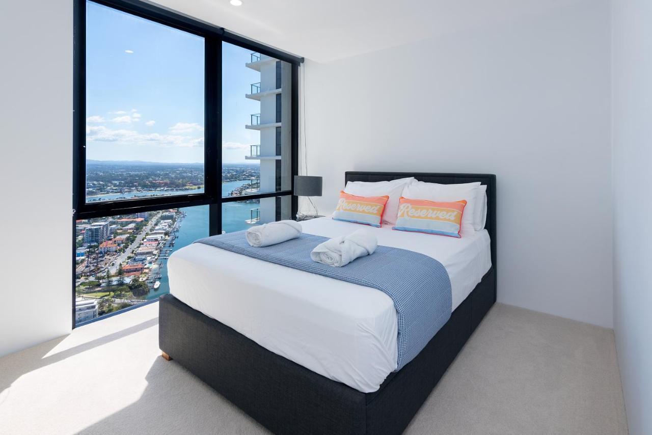 Circle On Cavill - Hosted By Coastal Letting Apartman Gold Coast Kültér fotó