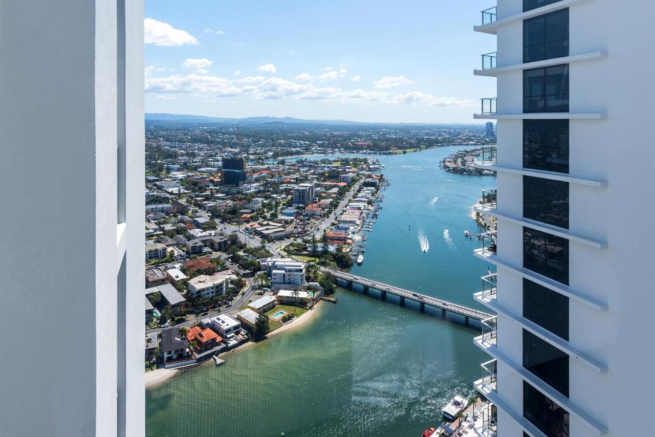 Circle On Cavill - Hosted By Coastal Letting Apartman Gold Coast Kültér fotó