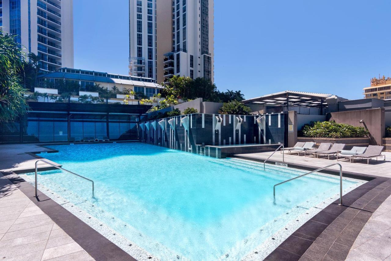 Circle On Cavill - Hosted By Coastal Letting Apartman Gold Coast Kültér fotó