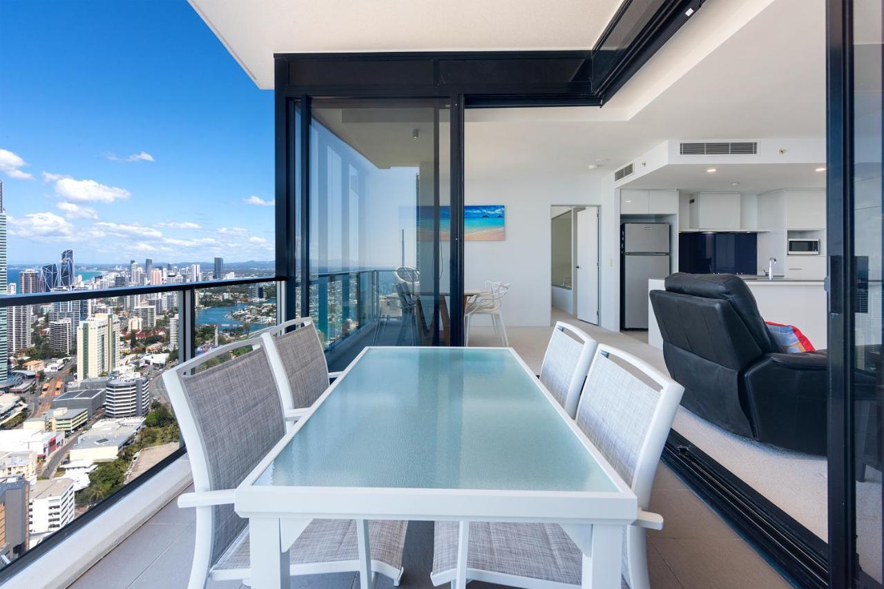 Circle On Cavill - Hosted By Coastal Letting Apartman Gold Coast Kültér fotó