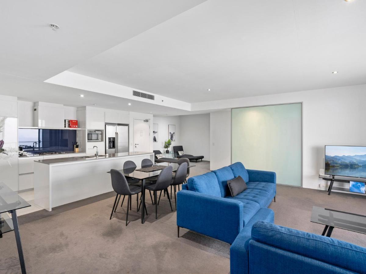 Circle On Cavill - Hosted By Coastal Letting Apartman Gold Coast Kültér fotó