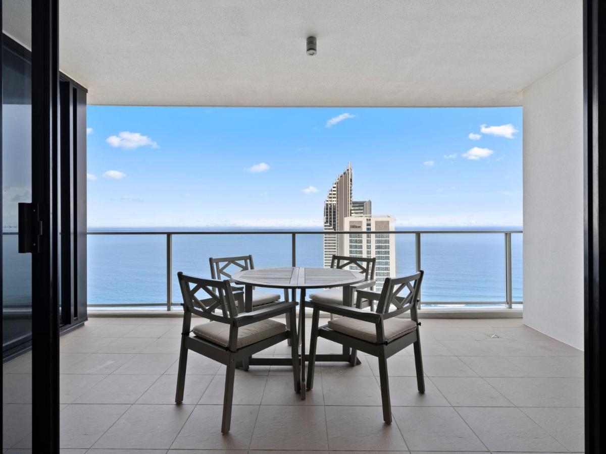 Circle On Cavill - Hosted By Coastal Letting Apartman Gold Coast Kültér fotó