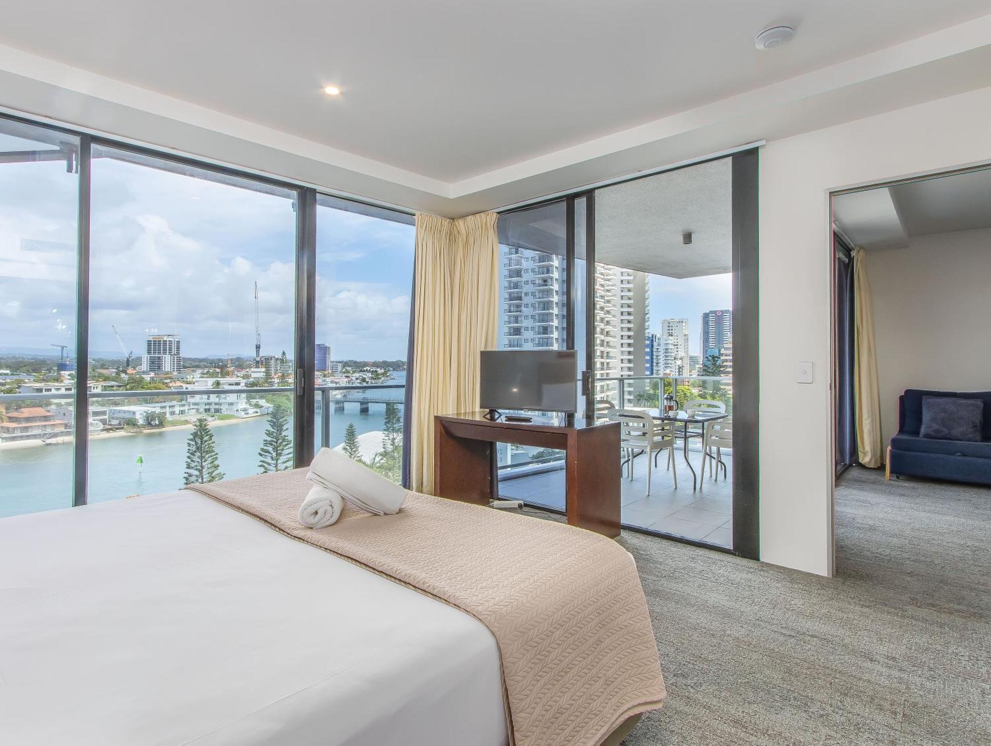 Circle On Cavill - Hosted By Coastal Letting Apartman Gold Coast Kültér fotó