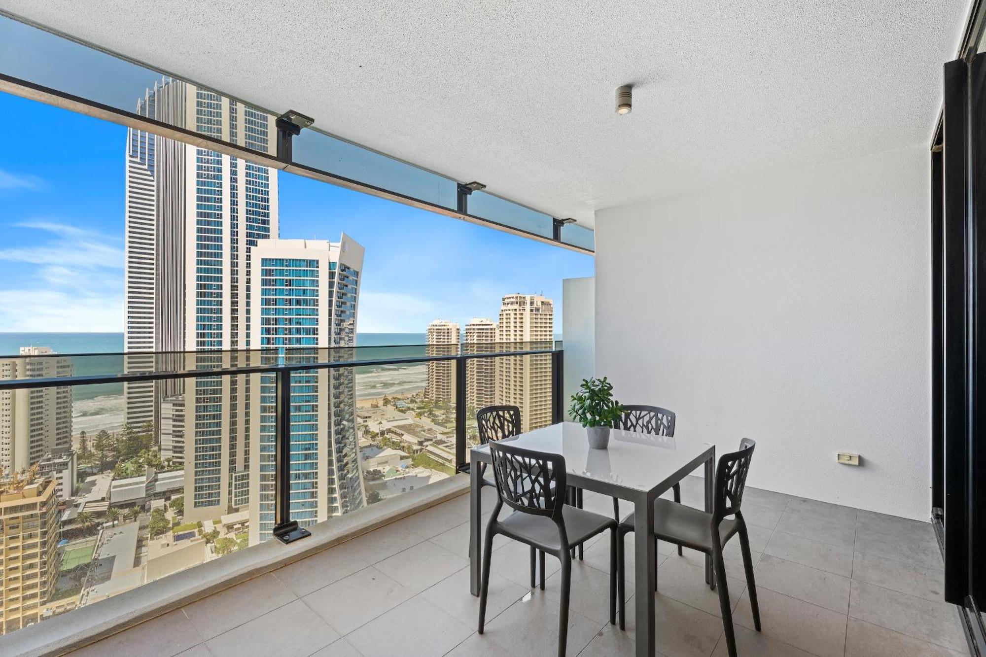 Circle On Cavill - Hosted By Coastal Letting Apartman Gold Coast Kültér fotó