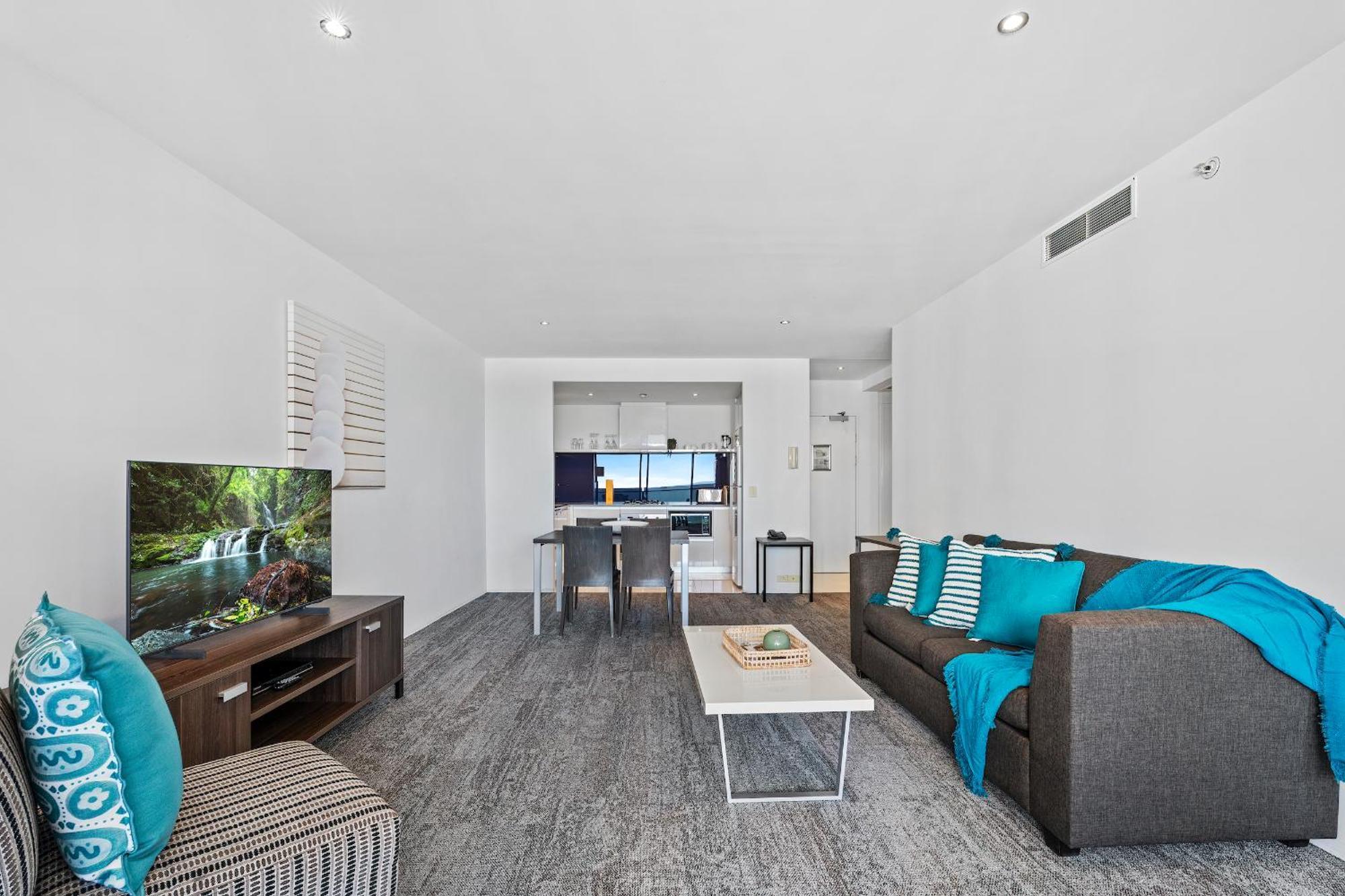 Circle On Cavill - Hosted By Coastal Letting Apartman Gold Coast Kültér fotó