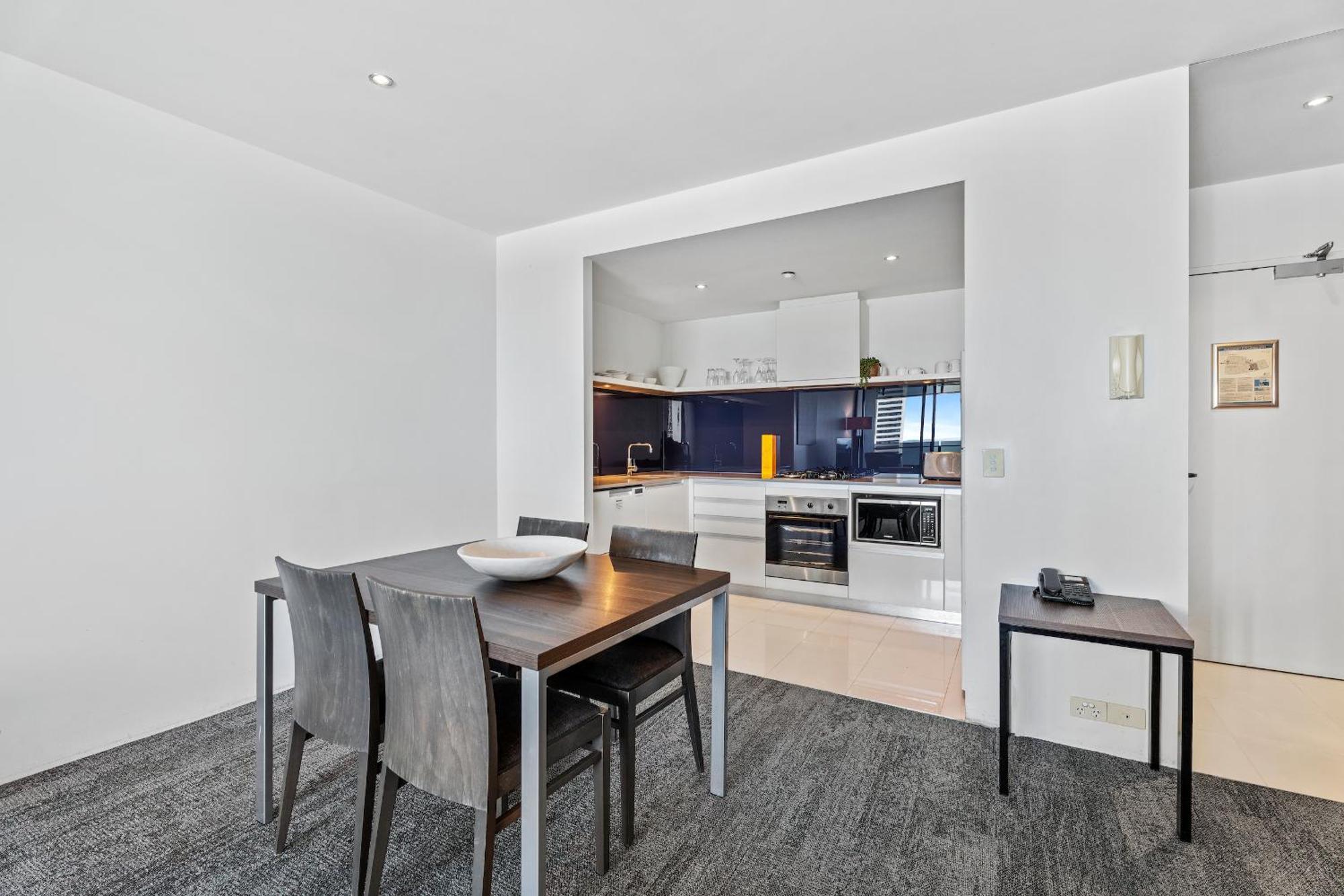 Circle On Cavill - Hosted By Coastal Letting Apartman Gold Coast Kültér fotó