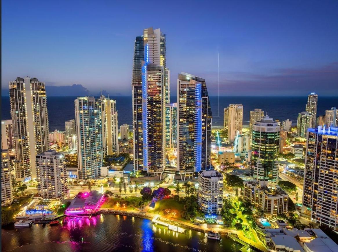 Circle On Cavill - Hosted By Coastal Letting Apartman Gold Coast Kültér fotó